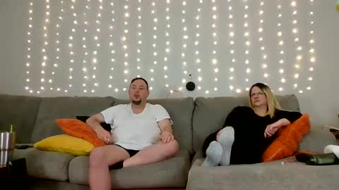 Snapshot of victoriaandjesse chatting on 12/23/24, 09:16 Victoria and Jesse online show from 12/23/24, 09:16