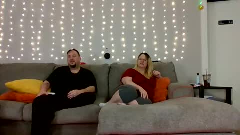 Snapshot of victoriaandjesse chatting on 12/25/24, 05:16 Victoria and Jesse online show from 12/25/24, 05:16