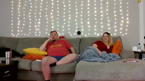 Snapshot of victoriaandjesse chatting on 12/25/24, 08:51 Victoria and Jesse online show from 12/25/24, 08:51