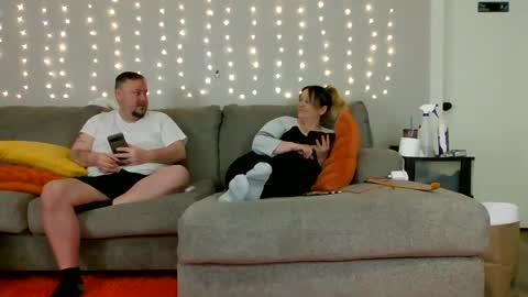 Snapshot of victoriaandjesse chatting on 02/01/25, 06:43 Victoria and Jesse online show from 02/01/25, 06:43