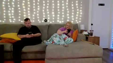 Snapshot of victoriaandjesse chatting on 03/03/25, 04:25 Victoria and Jesse online show from 03/03/25, 04:25