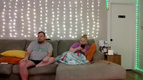 Snapshot of victoriaandjesse chatting on 03/12/25, 04:19 Victoria and Jesse online show from 03/12/25, 04:19
