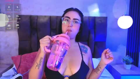 Snapshot of victoriaandrade chatting on 04/28/26, 12:21 Victoria Andrade online show from 04/28/26, 12:21