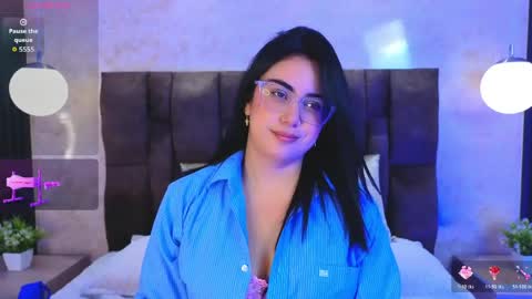 Snapshot of victoriaandrade chatting on 05/19/26, 01:39 Victoria Andrade online show from 05/19/26, 01:39