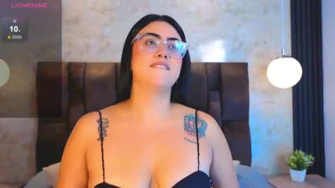 Snapshot of victoriaandrade chatting on 06/12/26, 11:53 Victoria Andrade online show from 06/12/26, 11:53
