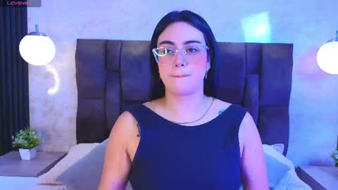 Snapshot of victoriaandrade chatting on 06/30/26, 11:44 Victoria Andrade online show from 06/30/26, 11:44