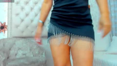 Snapshot of victoriaarousse25 chatting on 09/27/25, 12:15 victoriaarousse online show from 09/27/25, 12:15