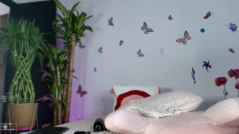 Snapshot of victoriablack_ chatting on 01/19/26, 12:20 Victoria online show from 01/19/26, 12:20