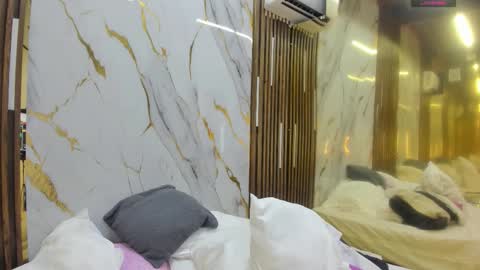 Victoria  online show from 12/21/25, 07:54