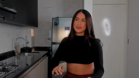 Vcitoria online show from 12/17/25, 12:05