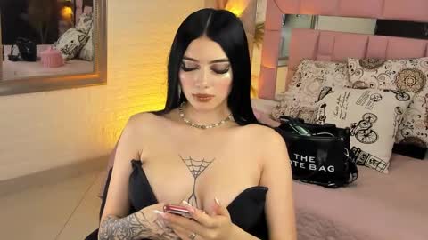 Snapshot of victoriagolden chatting on 01/25/25, 01:43 VICTORIA online show from 01/25/25, 01:43