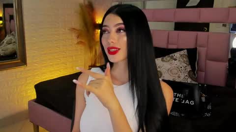 Snapshot of victoriagolden chatting on 02/05/25, 02:29 VICTORIA online show from 02/05/25, 02:29