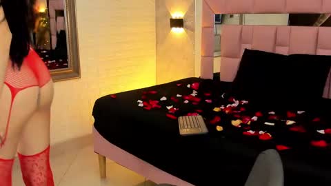 Snapshot of victoriagolden chatting on 02/15/25, 08:54 VICTORIA online show from 02/15/25, 08:54