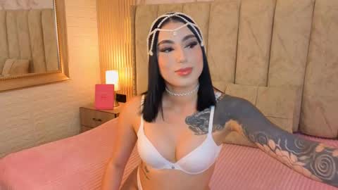 Snapshot of victoriagolden chatting on 10/28/25, 08:22 VICTORIA online show from 10/28/25, 08:22