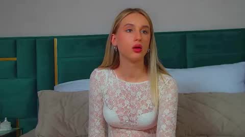 Snapshot of victoriahopson chatting on 09/18/25, 06:54 Victoria online show from 09/18/25, 06:54