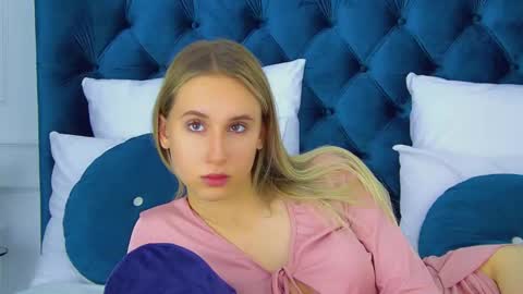 Snapshot of victoriahopson chatting on 09/20/25, 06:36 Victoria online show from 09/20/25, 06:36