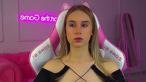 Victoria online show from 11/23/25, 06:13