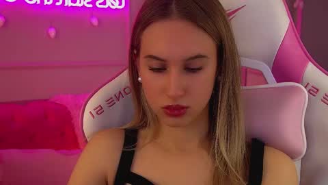 Victoria online show from 12/15/25, 06:34