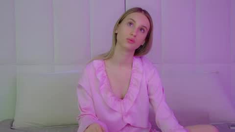 Victoria online show from 01/13/26, 06:18