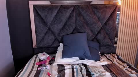 Snapshot of victoriajohns_mjs chatting on 02/10/25, 01:11 VICTORIA JOHNS online show from 02/10/25, 01:11