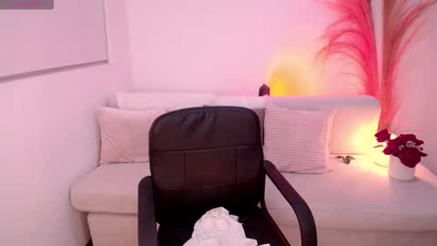 Snapshot of victorialeia chatting on 01/10/26, 12:45 Victoria online show from 01/10/26, 12:45