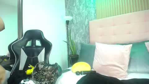 victoriamil1 online show from 11/21/25, 08:51