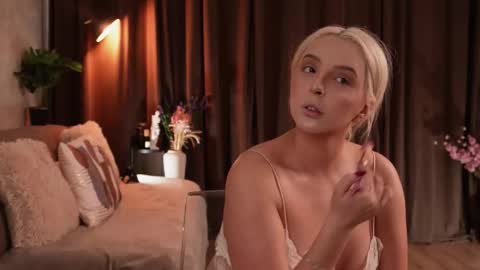 Snapshot of victoriamorrone chatting on 11/14/25, 08:40 Diddy online show from 11/14/25, 08:40