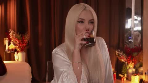 Snapshot of victoriamorrone chatting on 12/13/25, 10:15 Diddy online show from 12/13/25, 10:15