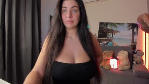 Snapshot of victorias_world chatting on 05/29/26, 06:28 Viktoria online show from 05/29/26, 06:28