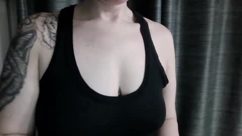 Snapshot of victoriaskyee chatting on 04/22/26, 03:09 victoriaskyee online show from 04/22/26, 03:09
