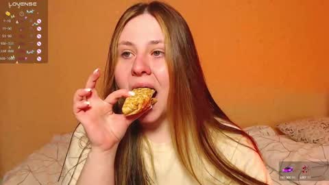 Snapshot of victoriassecrets_ chatting on 02/22/25, 04:29 victoriassecrets_ online show from 02/22/25, 04:29