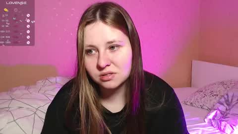 Snapshot of victoriassecrets_ chatting on 03/04/25, 01:28 victoriassecrets_ online show from 03/04/25, 01:28