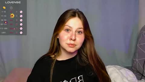 Snapshot of victoriassecrets_ chatting on 09/17/25, 01:13 victoriassecrets_ online show from 09/17/25, 01:13