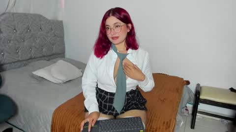 Snapshot of victoriathomponss chatting on 01/19/25, 04:46 Victoria online show from 01/19/25, 04:46