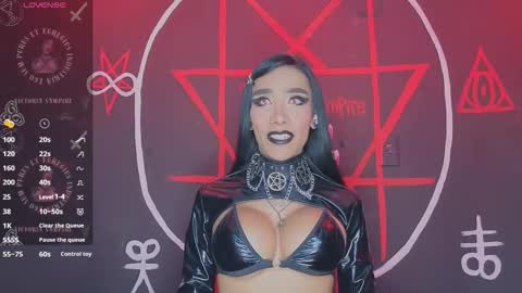 Snapshot of victoriavampire666 chatting on 10/27/25, 06:28 Victoria Vampire online show from 10/27/25, 06:28