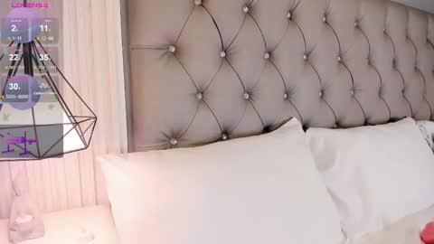 Snapshot of victoriaxx_ chatting on 03/12/25, 11:01 hi Im daniela I will be online again in 15 hours after each transmission 3 online show from 03/12/25, 11:01