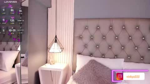 Snapshot of victoriaxx_ chatting on 09/18/25, 11:18 hi Im daniela I will be online again in 15 hours after each transmission 3 online show from 09/18/25, 11:18