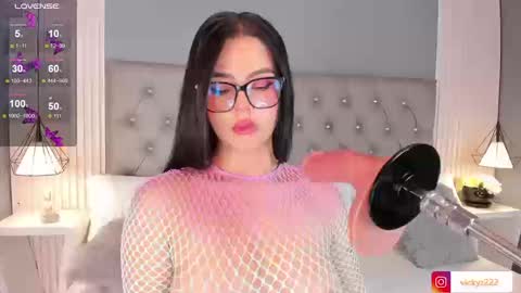 Snapshot of victoriaxx_ chatting on 09/22/25, 11:29 hi Im daniela I will be online again in 15 hours after each transmission 3 online show from 09/22/25, 11:29