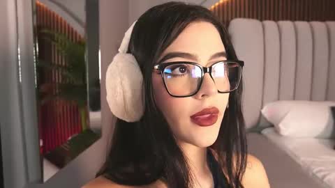 Snapshot of victoriaxx_ chatting on 12/01/25, 11:32 hi Im daniela I will be online again in 15 hours after each transmission 3 online show from 12/01/25, 11:32