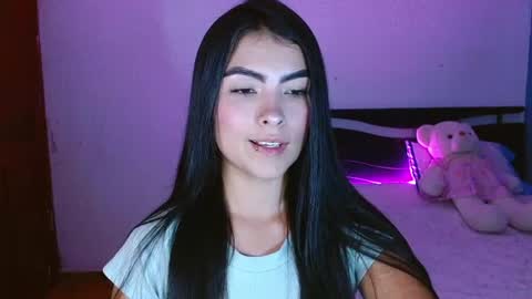Snapshot of victoriia_henao_ chatting on 06/16/26, 05:10 victoriia_henao_ online show from 06/16/26, 05:10