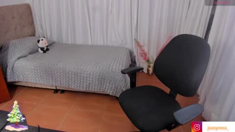 V  I C  T O R I A  online show from 12/27/24, 08:39