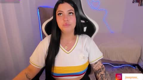 V  I C  T O R I A  online show from 10/11/25, 11:25