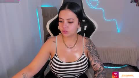 V  I C  T O R I A  online show from 11/10/25, 07:02