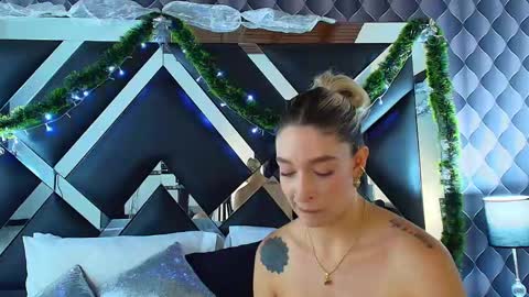 victtoria lee online show from 12/13/24, 10:55