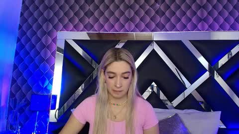 victtoria lee online show from 11/05/25, 07:25