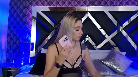 victtoria lee online show from 11/22/25, 09:47