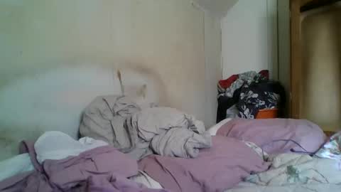 Snapshot of vids1977 chatting on 02/17/25, 06:37 vids1977 online show from 02/17/25, 06:37