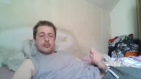 Snapshot of vids1977 chatting on 02/26/25, 06:21 vids1977 online show from 02/26/25, 06:21