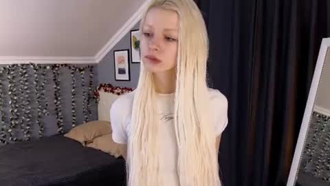 Snapshot of vienna_gones chatting on 06/28/26, 12:11 Eva online show from 06/28/26, 12:11