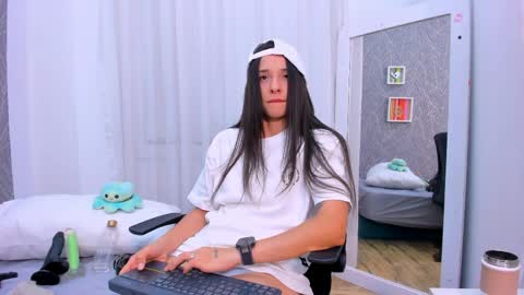 Snapshot of viictoriiasaenz chatting on 03/27/26, 05:02 viictoriiasaenz online show from 03/27/26, 05:02